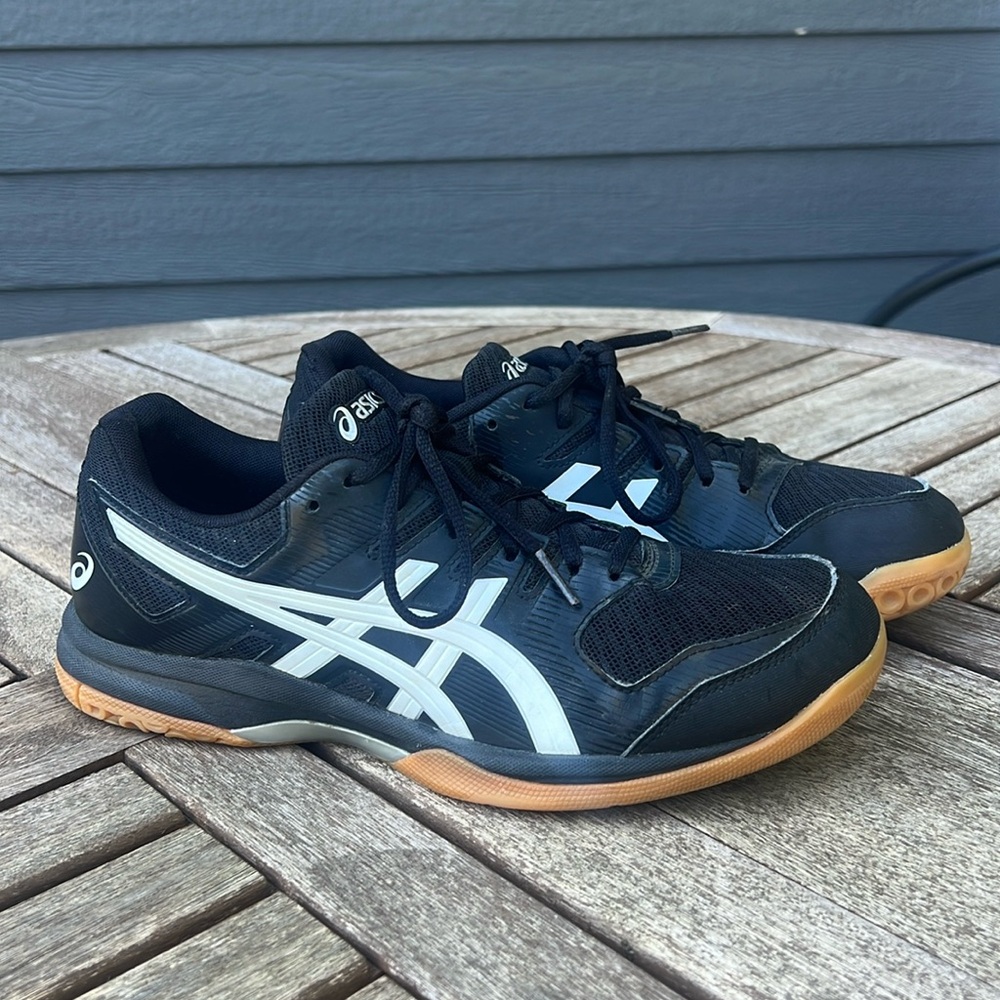 Women’s ASICS Gel-rocket volleyball pickleball and court shoes size 9 1/2